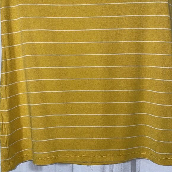 Old navy T shirt  - Picture 4 of 7